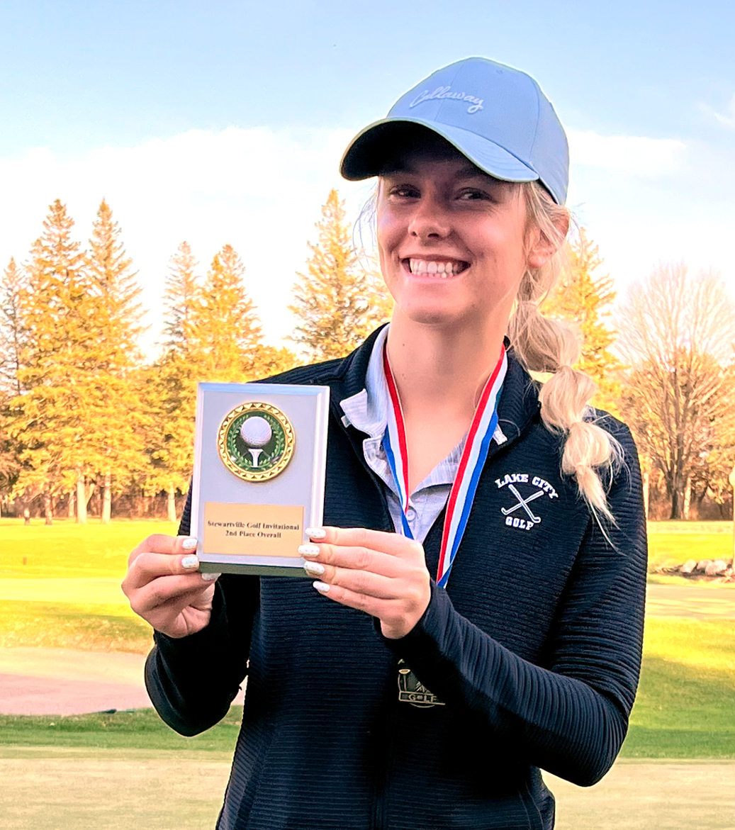 Golf girls win at home and away | Lake City Graphic