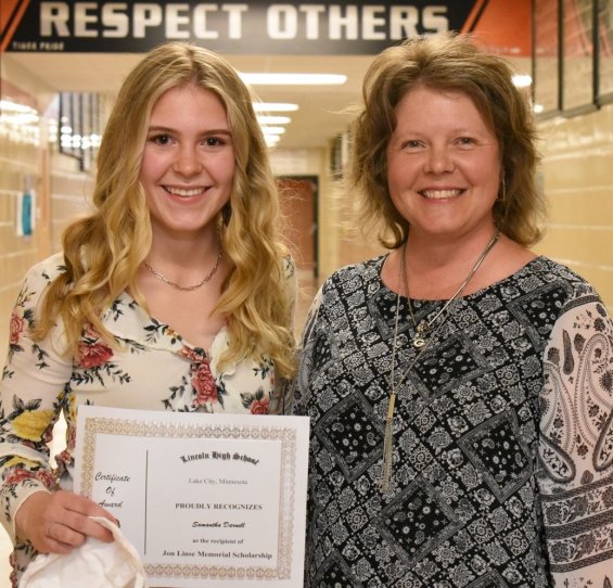 Jon Linse Memorial Scholarship - $500. Recipient Samantha Darnell (left) and presenter Sara Linse.