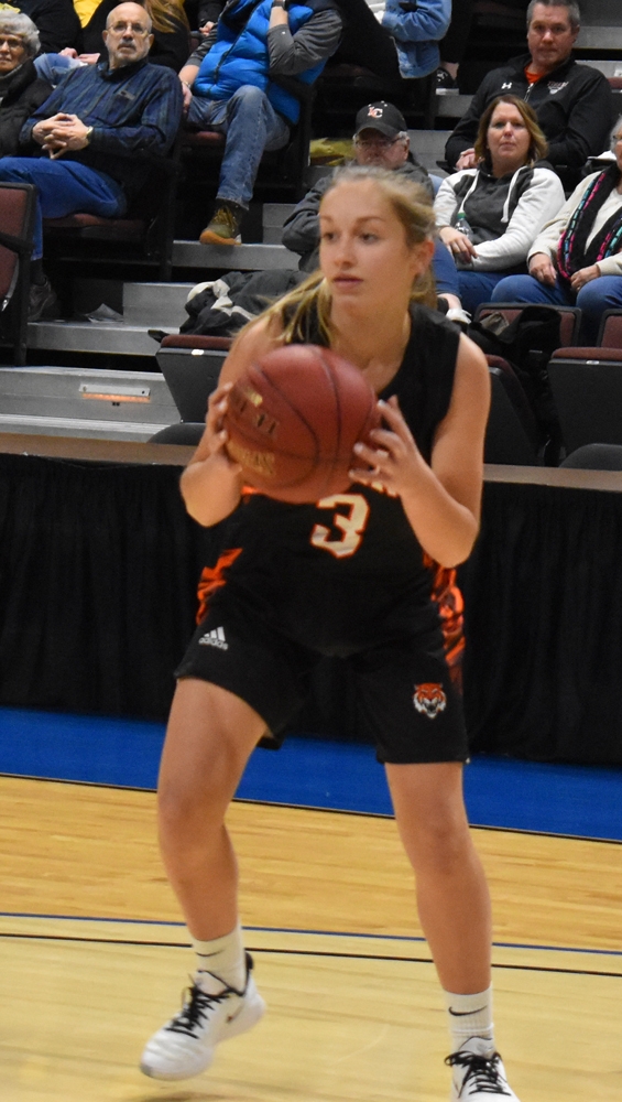 Macy Beltz grabs the pass and looks to shoot in the Breakdown in Rochester Saturday.